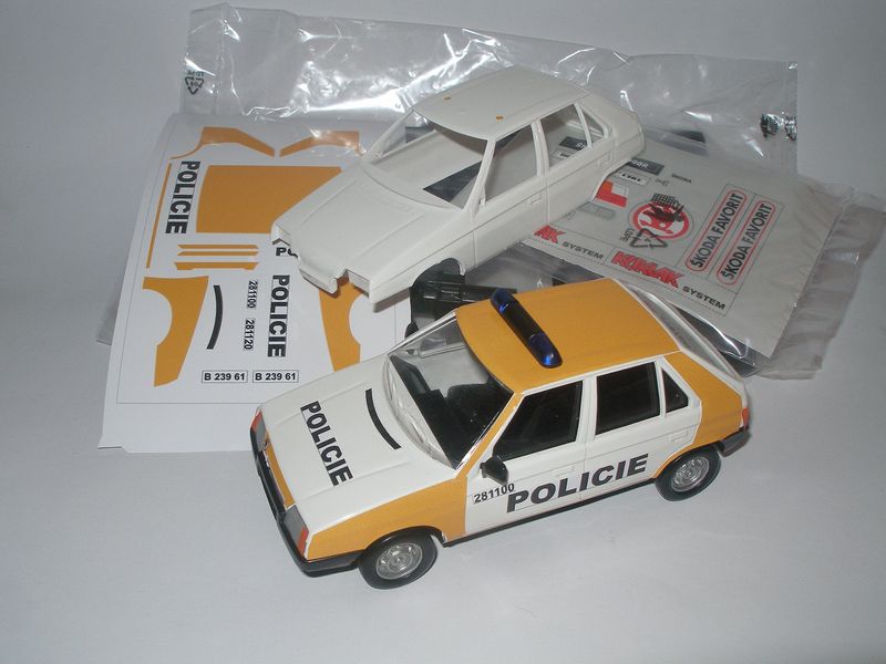Škoda Favorit 136L Police